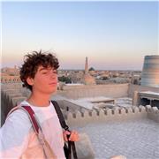 Soy un estudiante de primer año de CCAA en la UAB, con el B1 y finalizando el curso del C1, graduado de Bachillerato Científico.